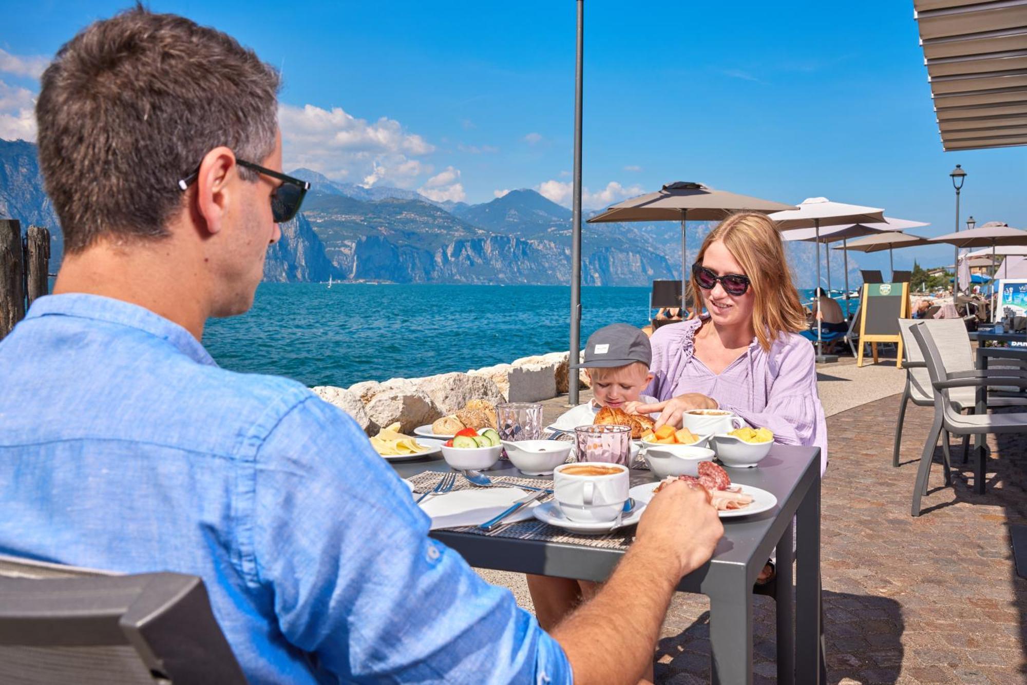Lake Front Hotel Brenzone المظهر الخارجي الصورة