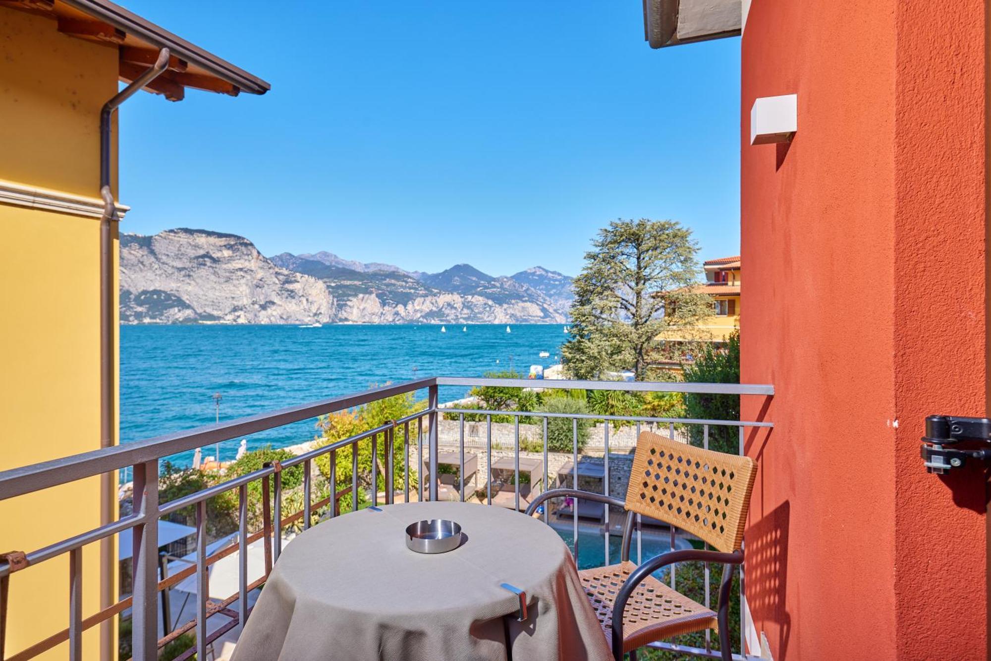 Lake Front Hotel Brenzone المظهر الخارجي الصورة